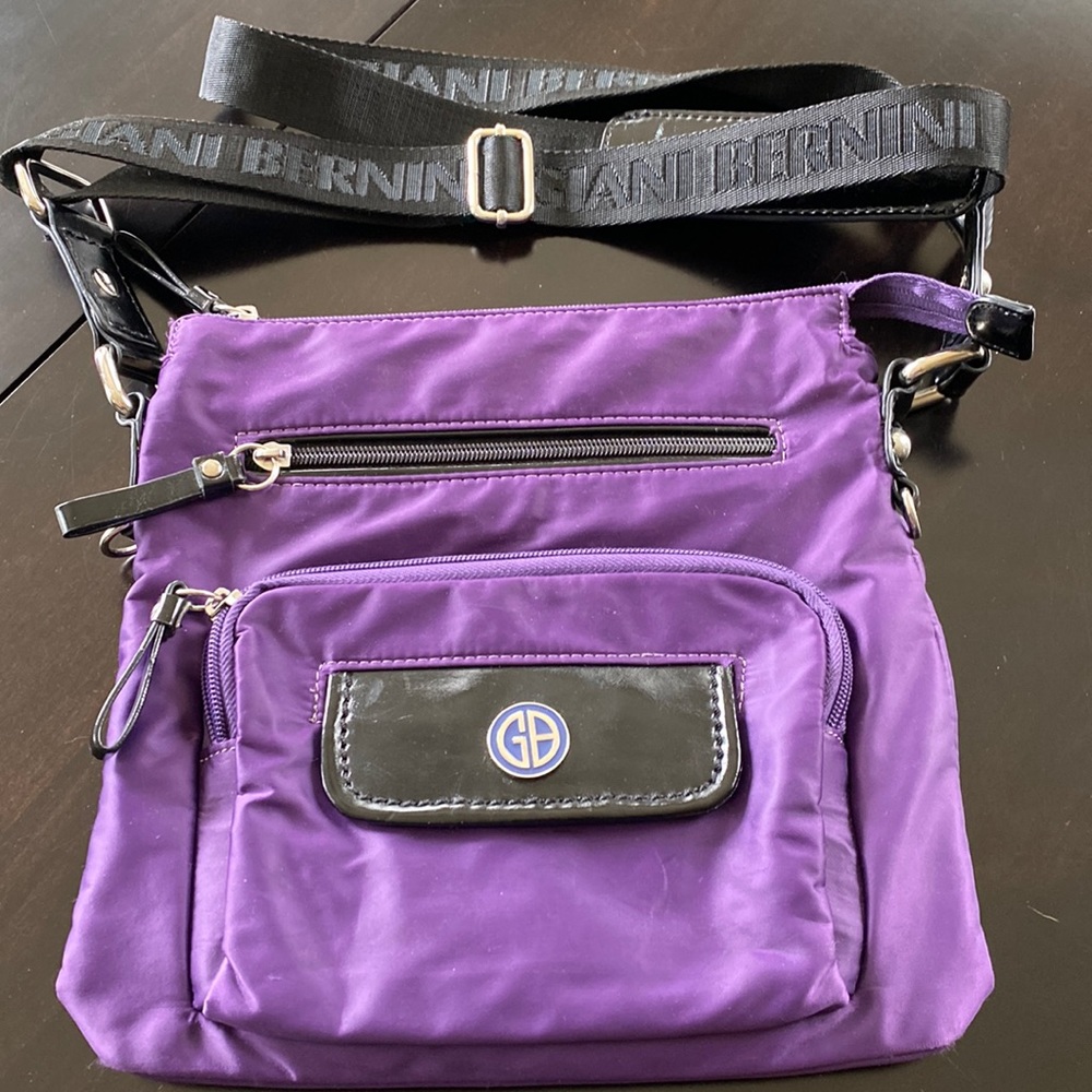 Shoulder strap bag with lots of pockets!